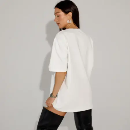 Базовая белая футболка плотная оверсайз 2026. OLGAGAIZ