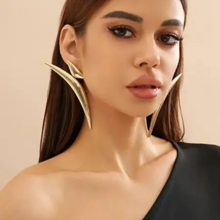 Длинные изогнутые серьги-капли. Товары для семьи