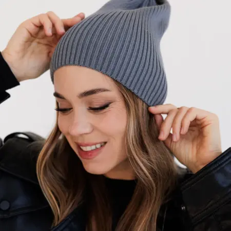 Шапка демисезонная длинная вязанная. ИП Андреева С.А.