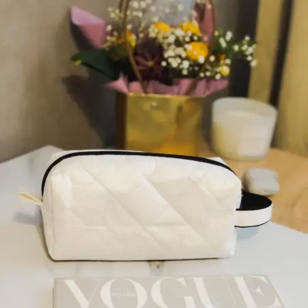 Косметичка на молнии 20*8 белая с ромбами. ПринТрейд