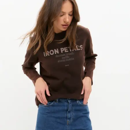 Лонгслив с принтом надписью и вареным эффектом, варенка. TIM&JOY