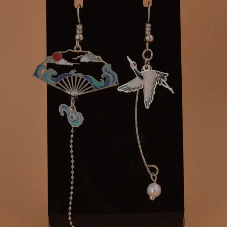 Серьги асимметричные аниме птички длинные висюльки y2k. ZU SHOP