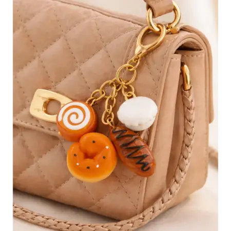 Брелок на ключи сумку телефон на карабине. TOUCHÉ