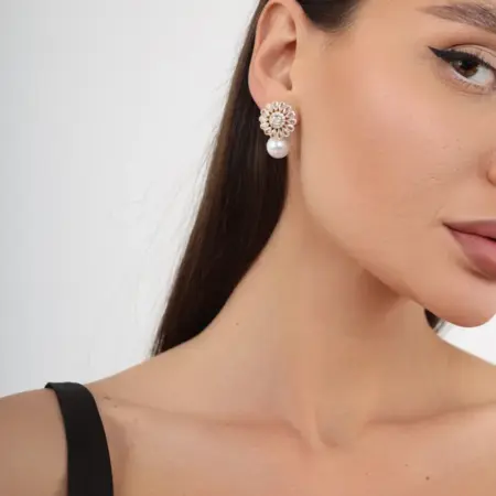 Модные серьги бижутерия old money. TESSORROS