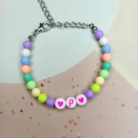 Детский браслет с буквой Р. Мастерская браслетов