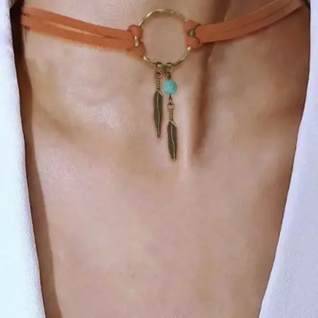 Бохо кожаный чокер на шею женский с перьями. Индивидуальность