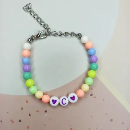 Браслет для девочки с буквой С. Мастерская браслетов