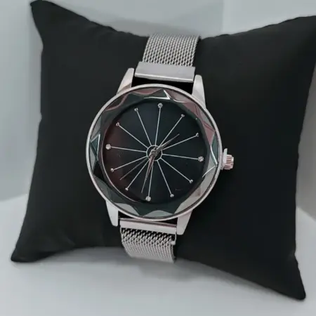 Часы наручные на магнитном ремешке, кварцевые. A.K.