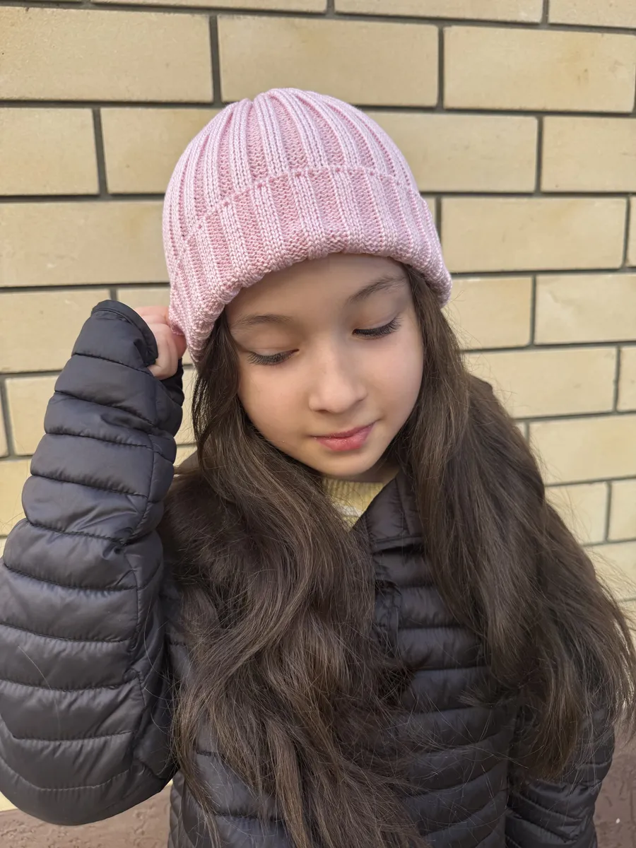 Шапка вязаная короткая лапша с отворотом детская. Mali Brand