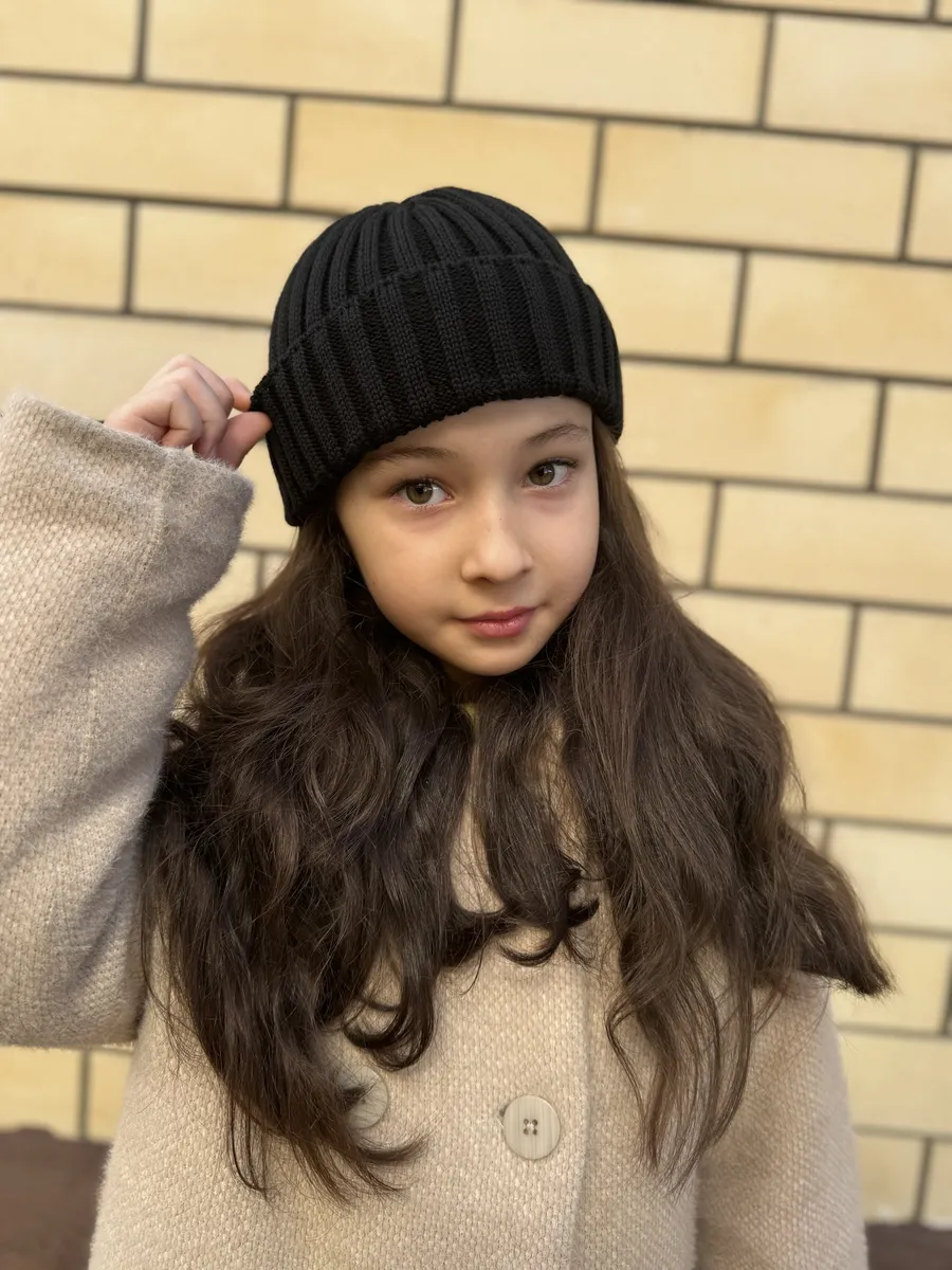 Шапка вязаная короткая лапша с отворотом детская. Mali Brand