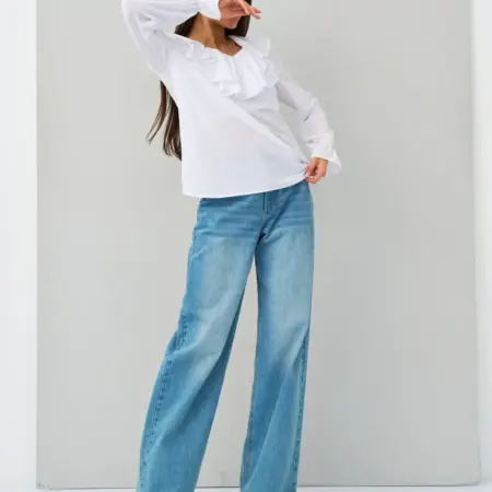 Блузка нарядная с длинным рукавом и рюшами. Di-Fe