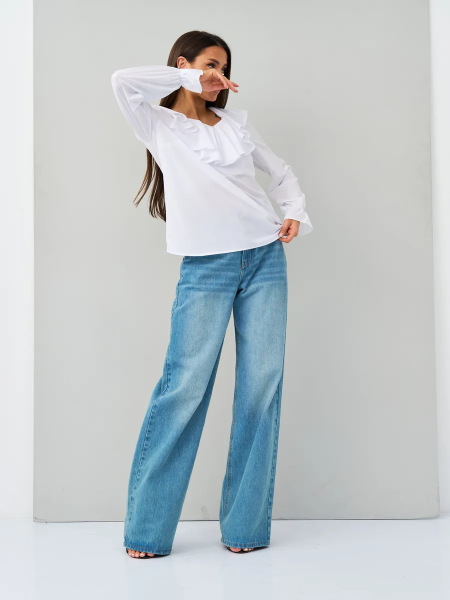 Блузка нарядная с длинным рукавом и рюшами. Di-Fe