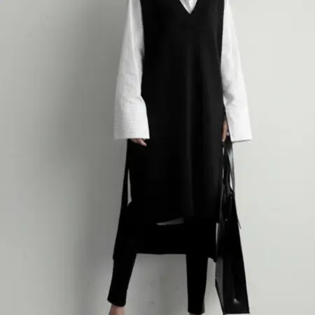 Жилетка женская теплая на рубашку трикотажная длинная. Karolinavog