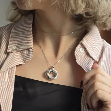 Длинное колье с переплетенными кольцами. kikStore