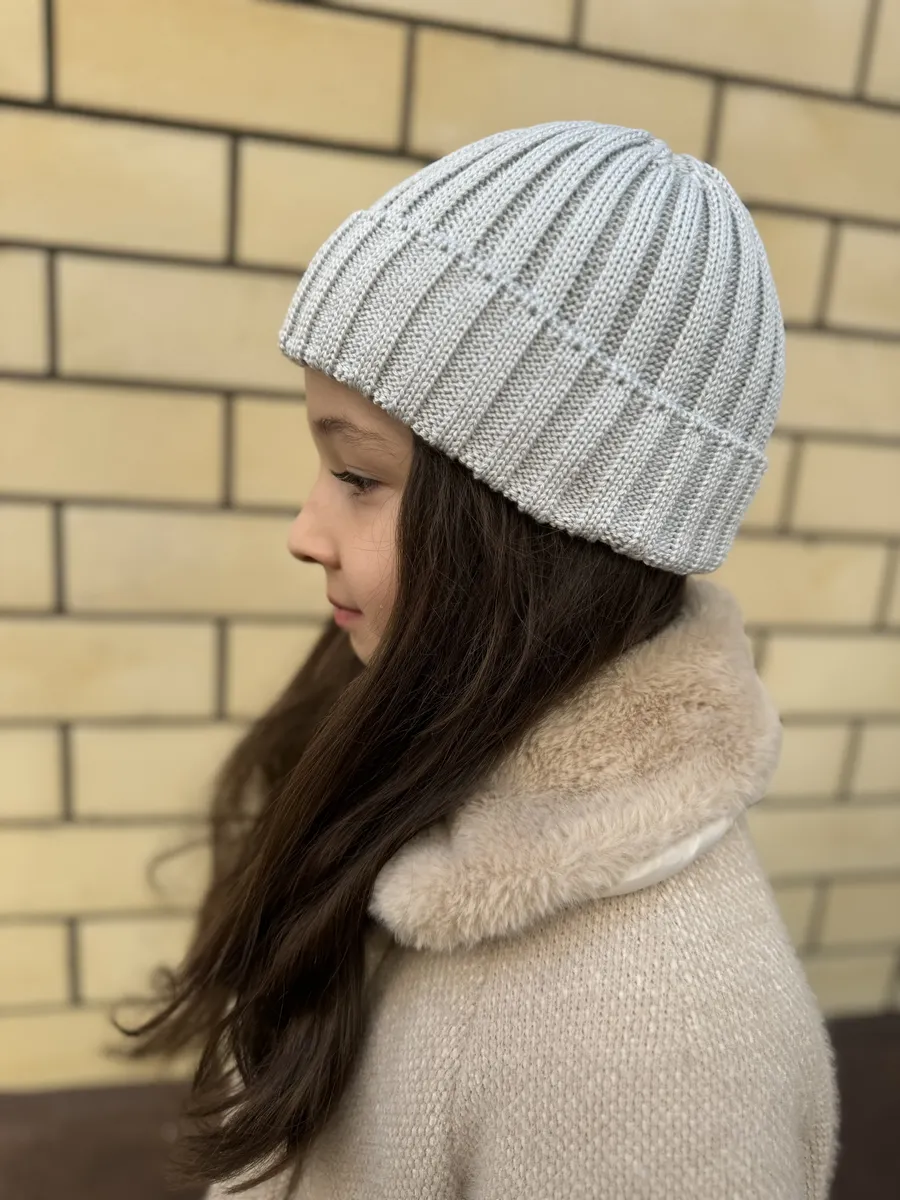 Шапка вязаная короткая лапша с отворотом детская. Mali Brand