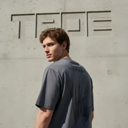 Футболка с принтом на спине. ТВОЕ