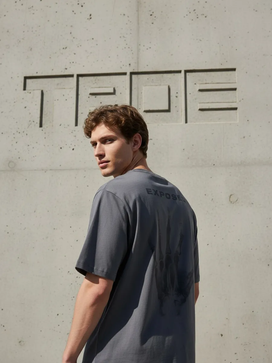 Футболка с принтом на спине. ТВОЕ