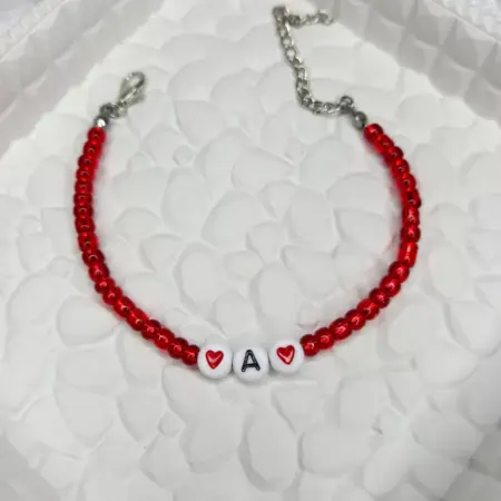Браслет из бисера с буквой А. Мастерская браслетов