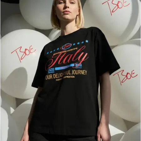 Футболка оверсайз с надписью. ТВОЕ