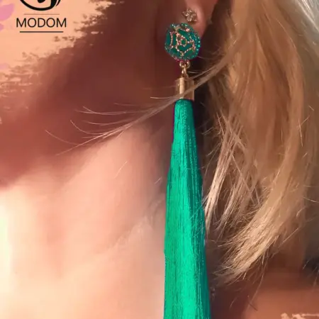 Длинные висячие серьги кисточки с зелеными камнями. MODOM