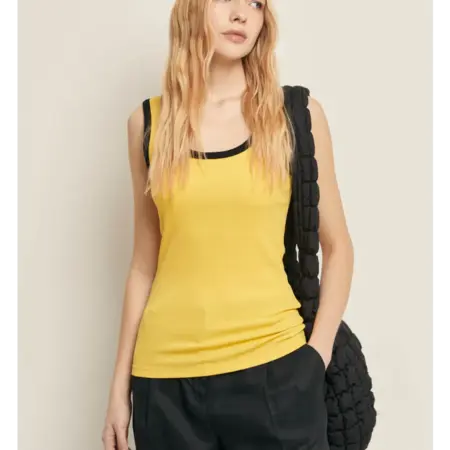 Майка приталенная с контрастной отделкой. Finn Flare