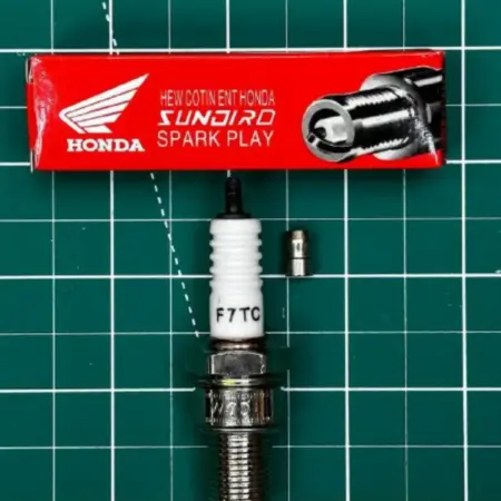 Свеча зажигания HONDA F7TC (1 шт). TEHNO-ZONA.RU