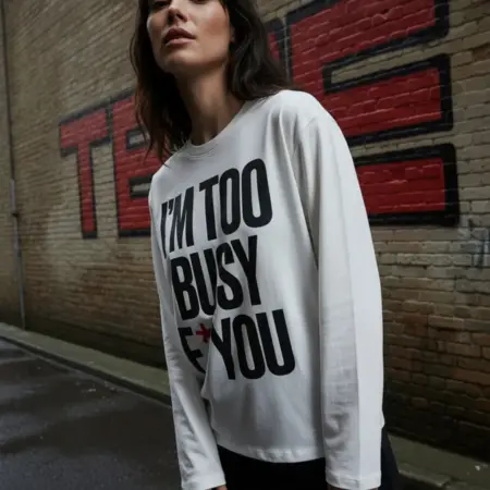 Лонгслив оверсайз с надписью. ТВОЕ