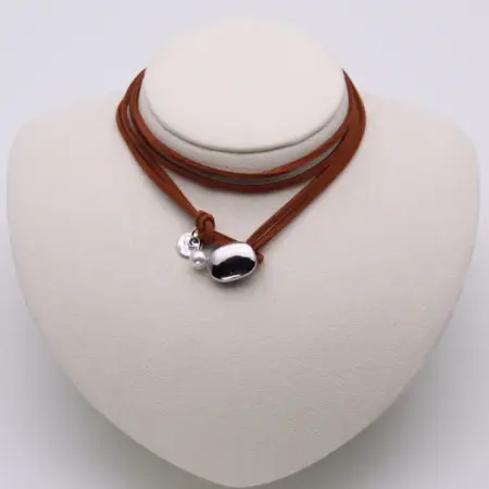 Чокер коричневый шнурок с подвеской. Veronelle