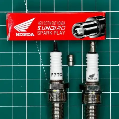 Свеча зажигания HONDA F7TC (2 шт). TEHNO-ZONA.RU