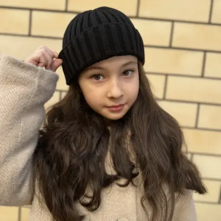 Шапка вязаная короткая лапша с отворотом детская. Mali Brand