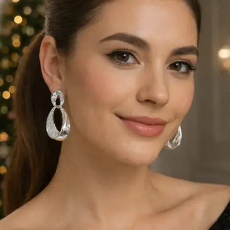 Вечерние серьги бижутерия под серебро блестящие. Сувениры всему миру