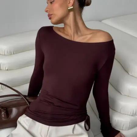 Лонгслив со сборкой асимметричный. CHARM FOR LIFE