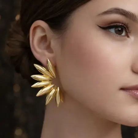 Трендовые серьги под золото. Сувениры всему миру