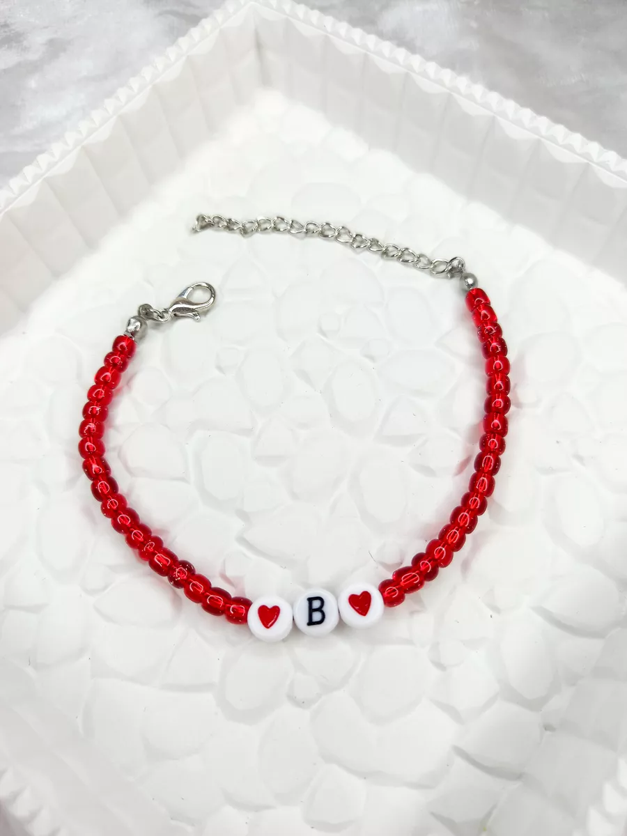 Браслет из бисера с буквой В. Мастерская браслетов