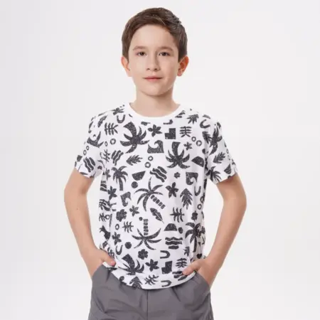 Футболка для мальчика белая с принтом. KARI