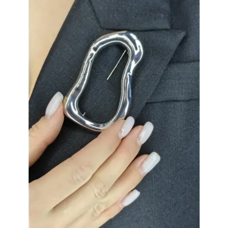 Брошка оригинальная стильная. Love moments