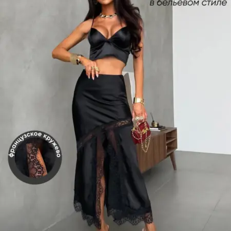 Атласная длинная юбка миди с кружевом и разрезом. KATY PRETTY