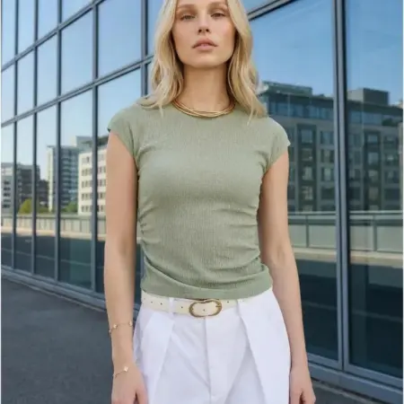 Футболка с драпировкой на талии. ТВОЕ