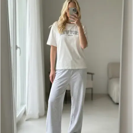 Пижама с надписью и брюками. ТВОЕ