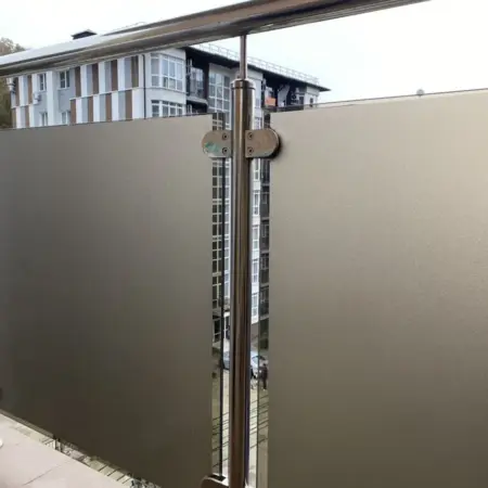 Пленка на окно солнцезащитная самоклеящаяся витражная. Интернет Революция