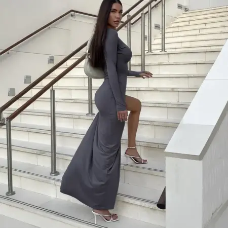 Длинное платье с разрезом. 4HEALTH+