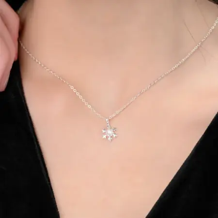 Подвеска с цепочкой Снежинка. YOUNA
