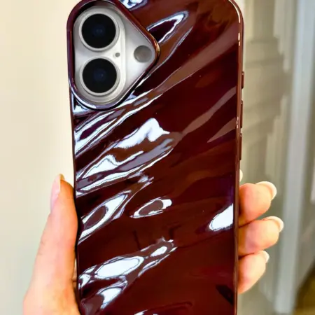 3D чехол на iPhone 16 винный. Banana!