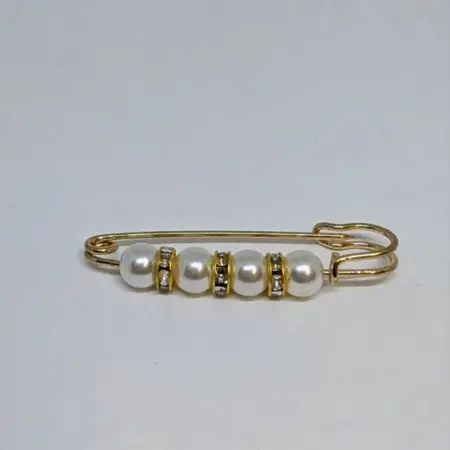 Брошь жемчужная белая. YV  Your valour