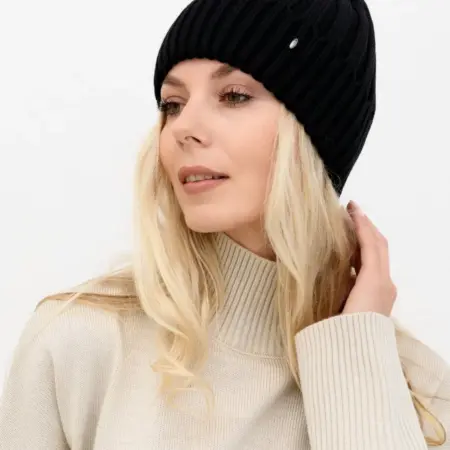 Женская вязаная шапка. SENSE