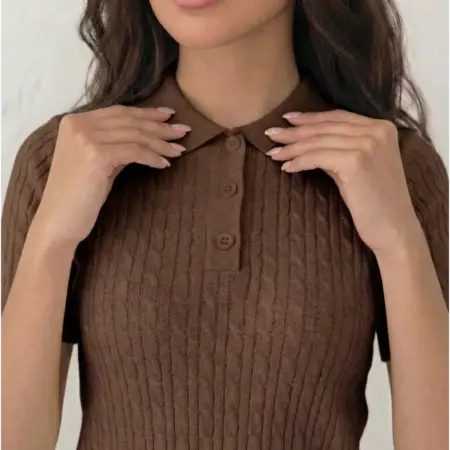 Футболка-поло однотонная базовая с воротником на пуговицах. Vestito Tutti